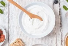 Receta fácil y baja en calorías: salsa de yogur / avena