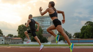 personas practicando atletismo