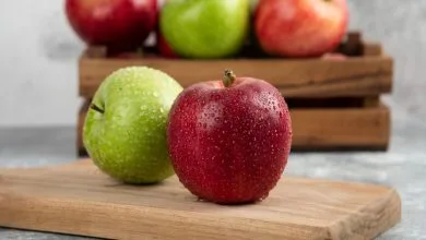 manzana roja y verde / mal aliento / frutas y verduras / colon / ejercicio / comer una manzana al día - cáscara de la manzana