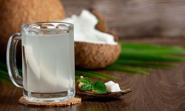 Los increíbles beneficios de beber agua de coco todos los días