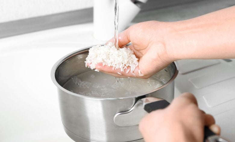 agua de arroz - lavar el arroz