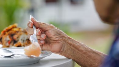 Cómo combatir la pérdida de apetito en adultos mayores