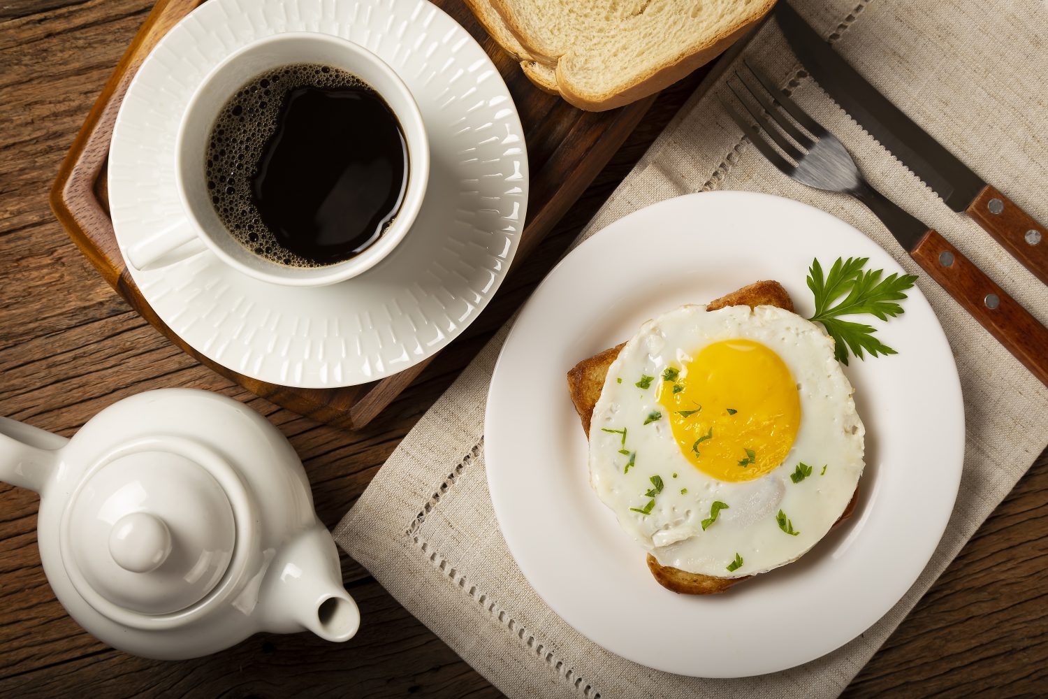 Por qué nunca debes comer huevos con café por la mañana