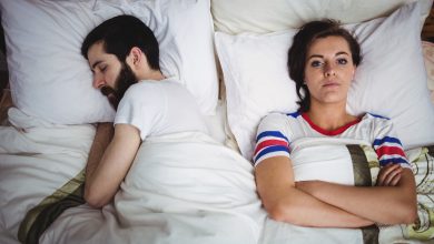 ¿Tu pareja te da la espalda cuando duerme? Esto es lo que significa - habitación separada