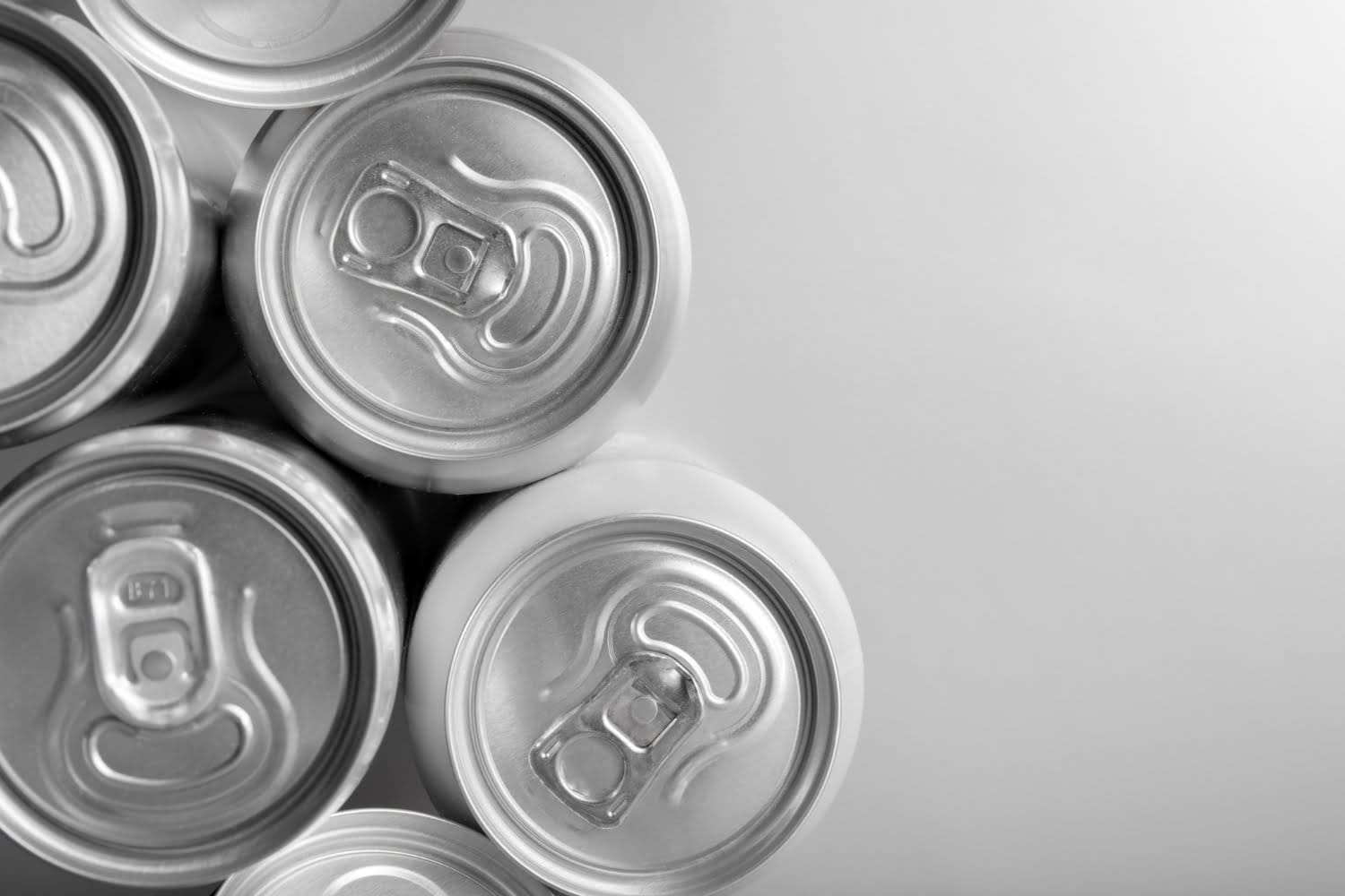 Por qué se deben lavar las latas de gaseosas antes de tomar de ellas