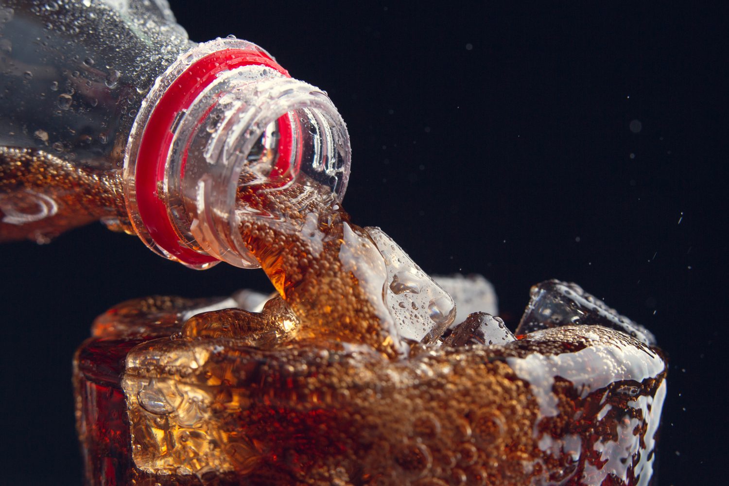 Descubre 10 increíbles usos que puedes darle a la Coca-Cola